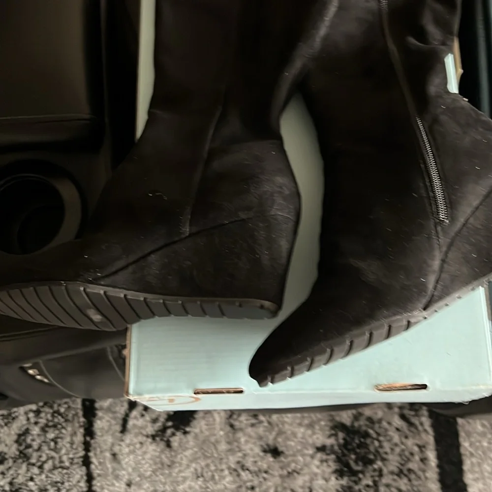 Boots - Picture 3 of 4